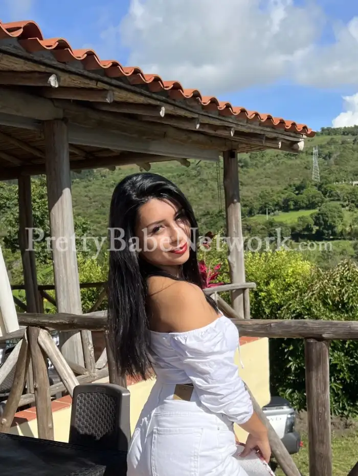 Tanushree—VIP Escort in Panchsheel Greens 2, Greater Noida